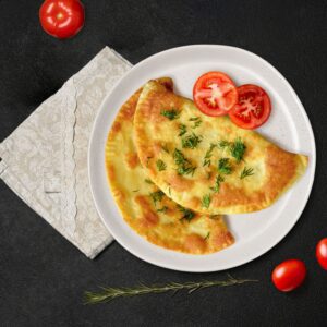 Chebureky (fried turnovers) med ost och örter