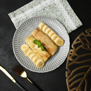 Mlyntsi (crepes) med banan och kondenserad mjölk