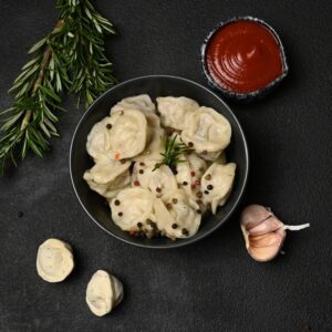 Pelmeni (små dumplings) “Tre köttsorter”