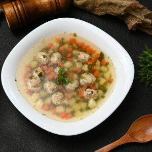 Soppa med köttbullar