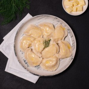 Varenyky (dumplings) med potatis och smör