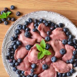 Varenyky (dumplings) med skogsbär