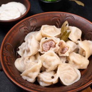 Pelmeni (små dumplings) med nötkött